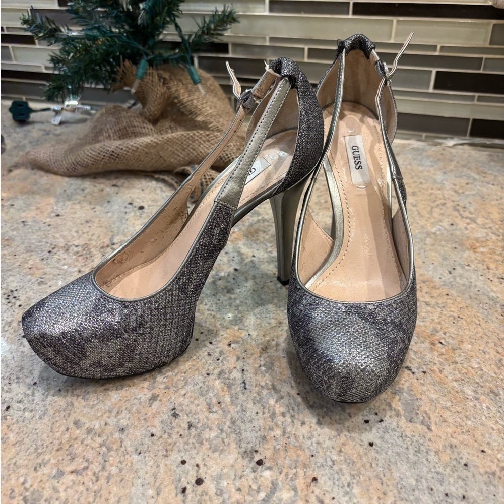 Guess Women's Textured Gray Heels